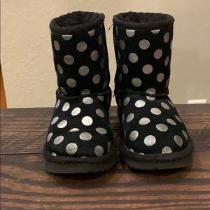 Uggs. Little kids Sz 9. Excellent condition.